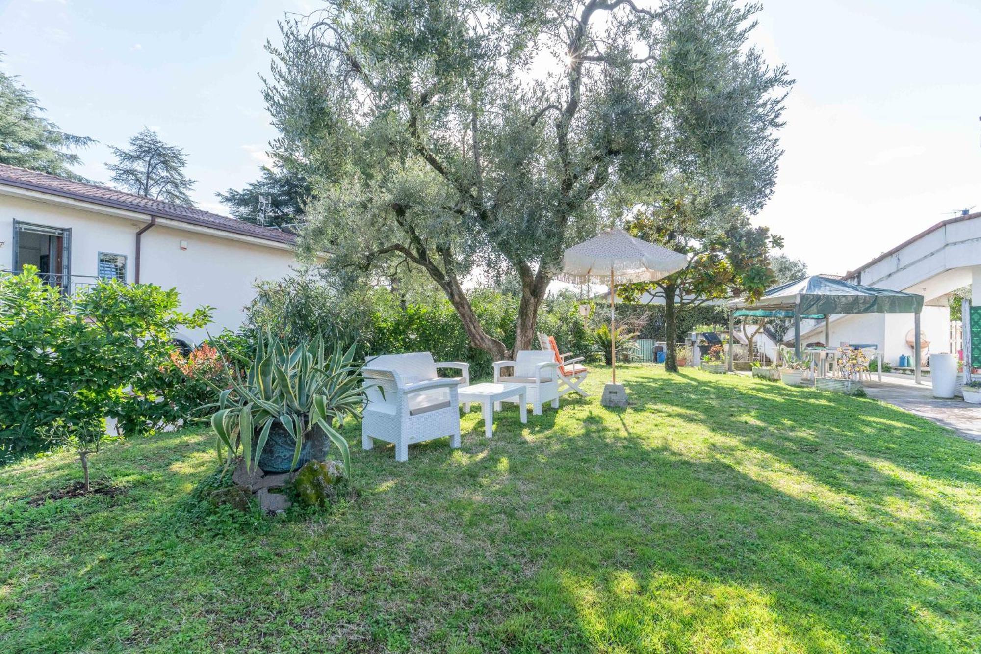 Ampia Dimora A Salo Con Parcheggio E Giardino Διαμέρισμα Εξωτερικό φωτογραφία
