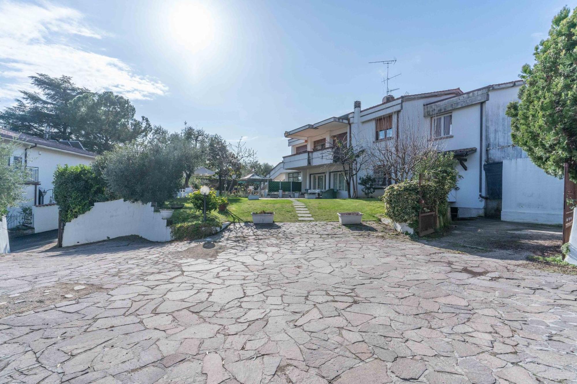 Ampia Dimora A Salo Con Parcheggio E Giardino Διαμέρισμα Εξωτερικό φωτογραφία
